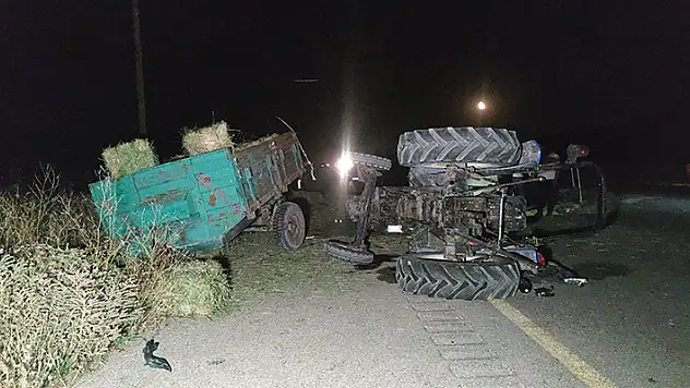 Van'da otomobil ile traktör çarpıştı: 5 yaralı
