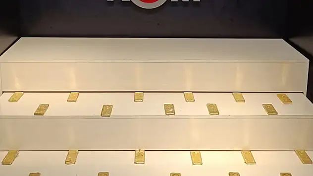 Van'da piyasa değeri 66 milyon TL olan 22 adet külçe altın ele geçirildi
