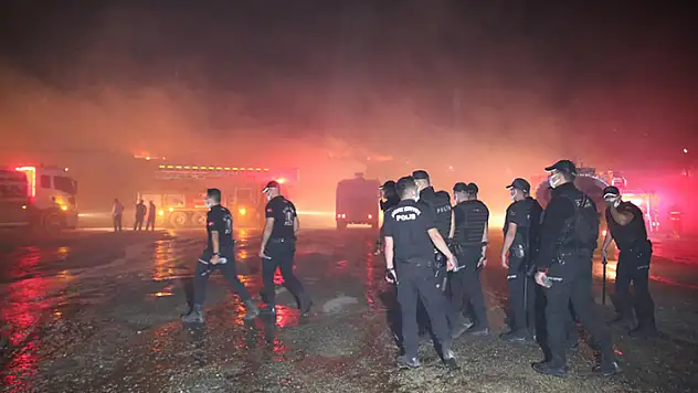 Van'da Samancılar Sitesi'nde çıkan yangın kontrol altına alındı
