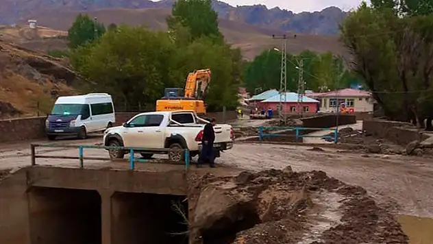 Van'da şiddetli sağanak, sel ve taşkınlara yol açtı
