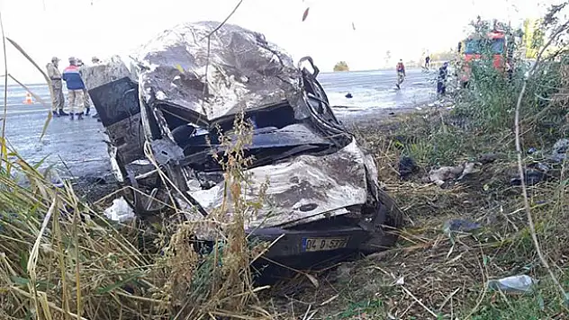 Van'da sığınmacıları taşıyan minibüs devrildi: 2 ölü, 22 yaralı