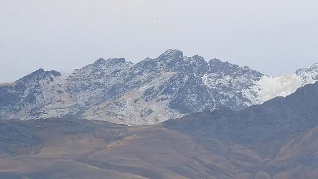 Van'daki Erek Dağı'na kar yağdı
