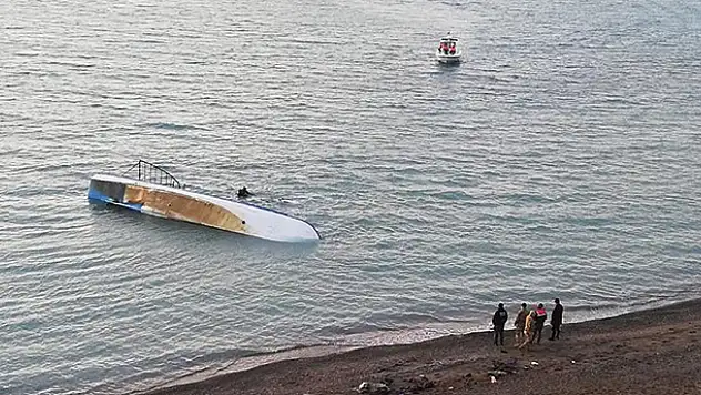 Van Gölü'nde düzensiz göçmenleri taşıyan tekne battı: 7 ölü