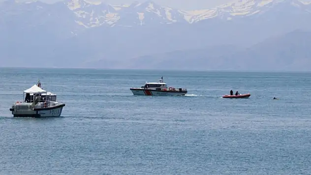 Van Gölü'nde kaybolan 2 kişinin cansız bedenlerine ulaşıldı
