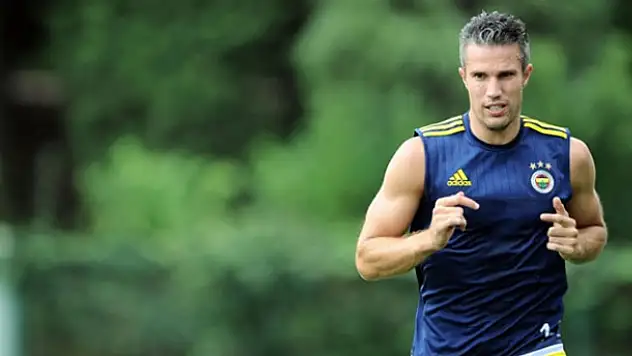 Van Persie gidiyor mu?