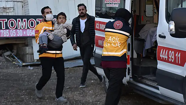 Van'da otoparkta çıkan yangın nedeniyle binada mahsur kalanlar ekiplerce kurtarıldı