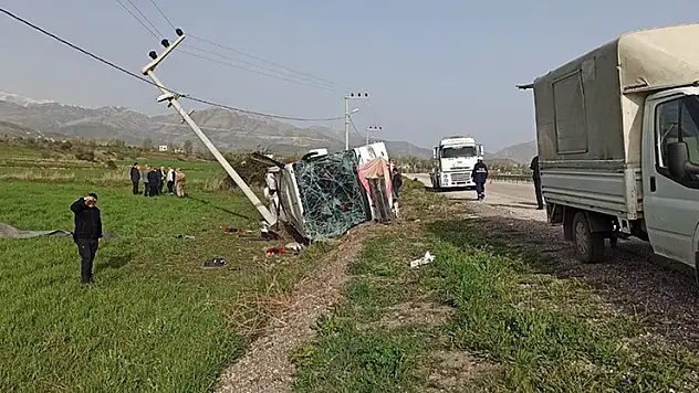 Van'da yolcu otobüsünün devrildiği kazada 28 kişi yaralandı