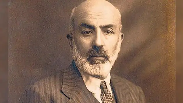 Vatan şairi Mehmet Akif Ersoy, İstiklal Marşı'nın kabulünün 101. yılında anılıyor
