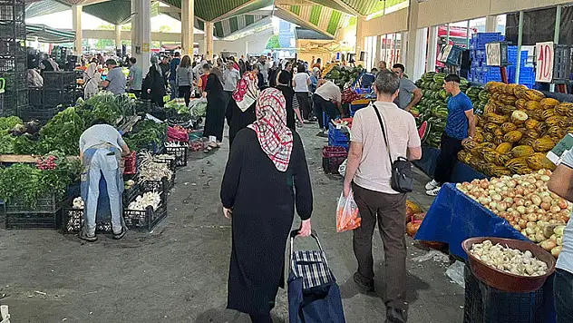 Vatandaş tedirgin, fiyatlar cep yakıyor