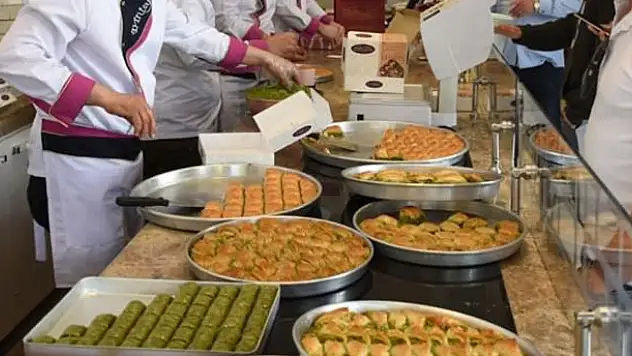 Vatandaşa önemli uyarı! Baklavada büyük oyun
