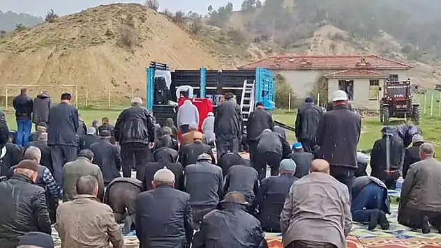 Vatandaşlar yağmur duasına çıktı, Kulu'da sel oldu