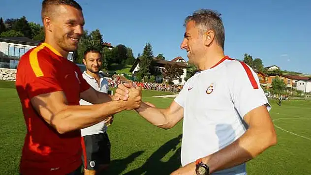 Ve Podolski kampa katıldı