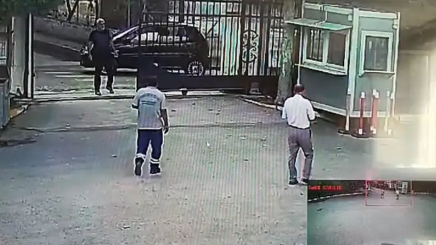 Velinin, okul müdürüne doğrultup tetiğe bastığı tabanca tutukluk yaptı o anlar kamerada
