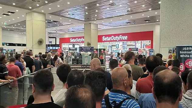 Vergi zamları sınır kapılarında yoğunluğa neden oldu
