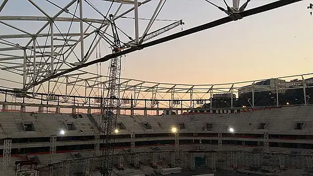 Vodafone Arena'da çatı kaldırma işlemi tamamlandı