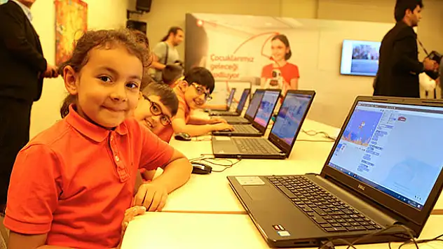 Vodafone'dan Konyalı çocuklara kodlama eğitimi