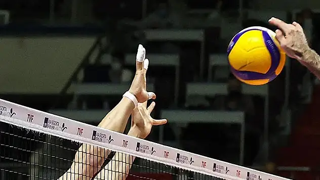 Voleybol Efeler Ligi'nde ikinci finalist belli oluyor
