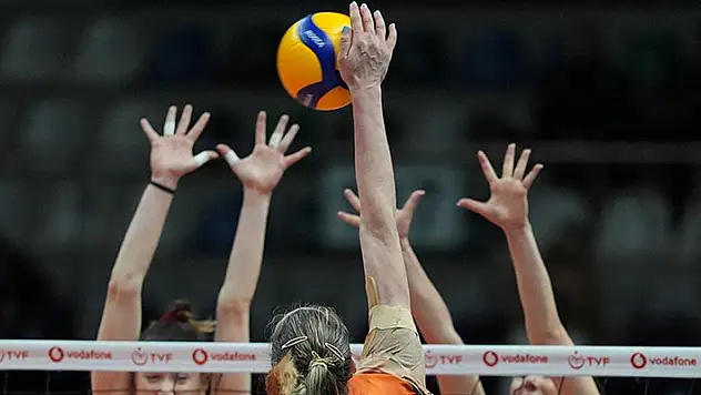 Voleybol Sultanlar Ligi'nde 26'ncı hafta maçlarıyla normal sezon sona erecek
