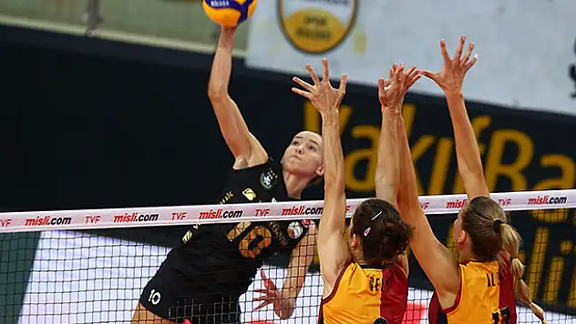 Voleybolda derbi günü