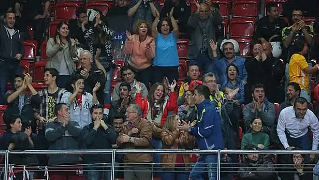 Voleybolda derbi öncesi olay