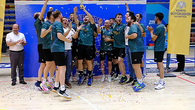 Voleybolda şampiyon Sarayönü
