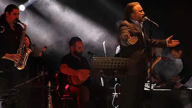 Volkan Konak Kayseri'de konser verdi