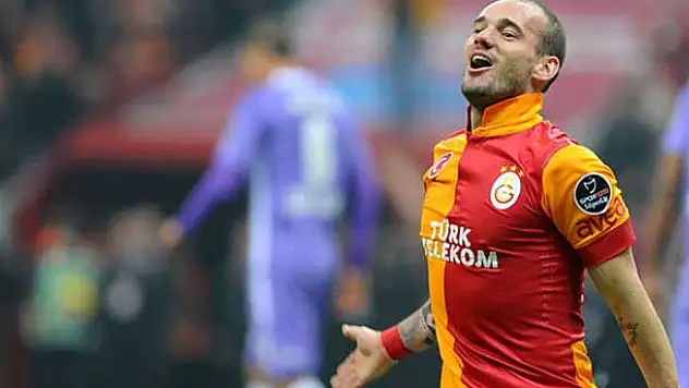 Wesley Sneijder, eFanswer'daki ilk ünlü