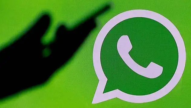 WhatsApp'a bir yenilik daha geldi : Çıkartmalar kaydetmeye gerek duyulmadan yönlendirilebilecek