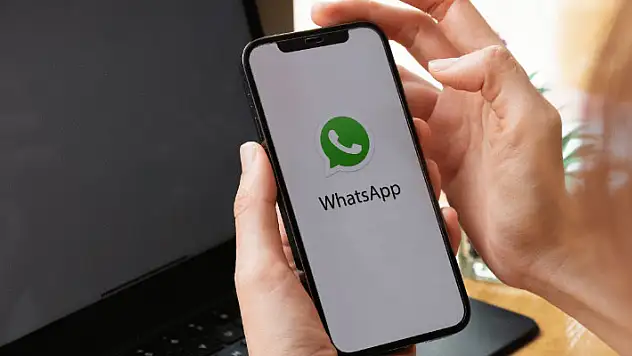 WhatsApp, sohbetlere renk katacak özelliği test etmeye başladı!