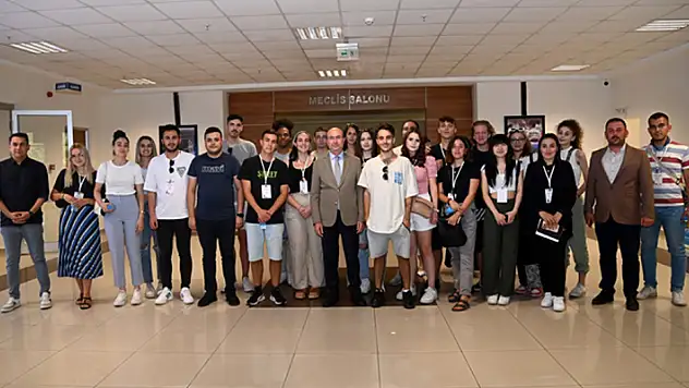 Yabancı öğrenciler Başkan Pekyatırmacı'yı ziyaret etti