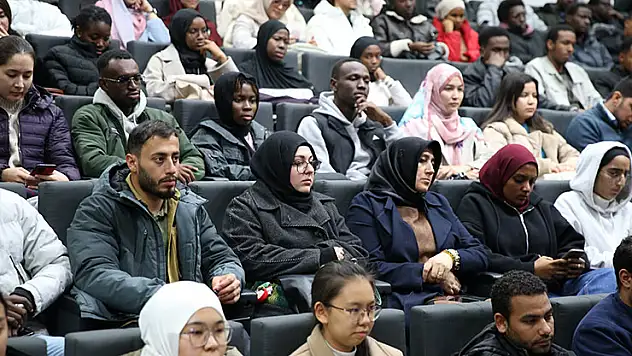Yabancı üniversite öğrencileri Mevlana'yı Konya'da yakından tanıma imkanı buluyor