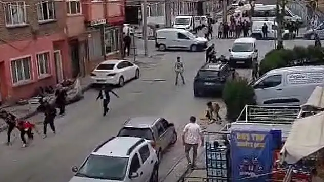 Yabancı uyruklu çocukların kavgasına aileleri dahil oldu: 1'i ağır 4 yaralı
