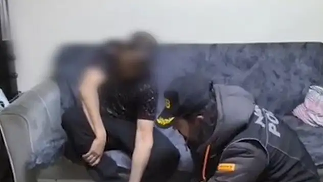 Yabancı uyruklu şahsın ayakkabısından uyuşturucu çıktı