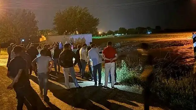Yağışsız havada geldi: Sel suları mahallede paniğe neden oldu
