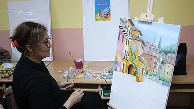 Yağlı boya resim kursuna kadın ilgisi