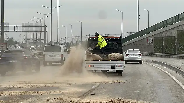 Yakıt deposu delinen tır, şehri birbirine kattı: 10 kaza
