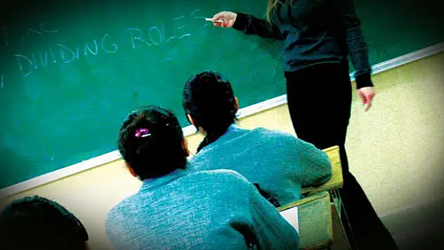 Yaklaşık 1 milyon öğretmen genç nüfusu geleceğe hazırlıyor