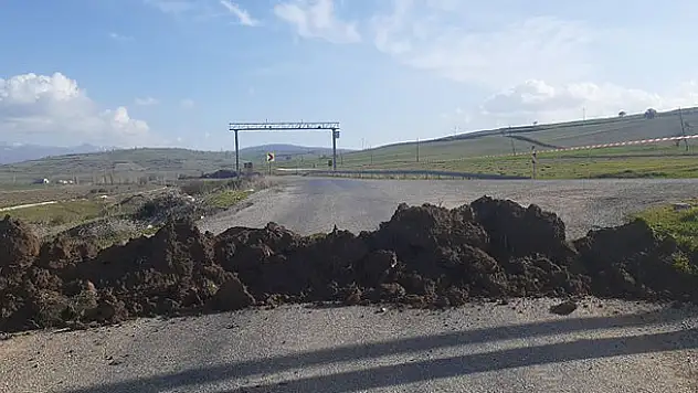 Yalıhüyük'de kontrolsüz yollar kapatıldı
