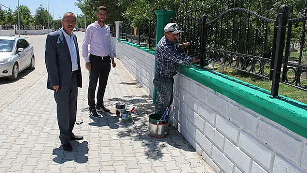 Yalıhüyük'de mezar duvarları boyanıyor