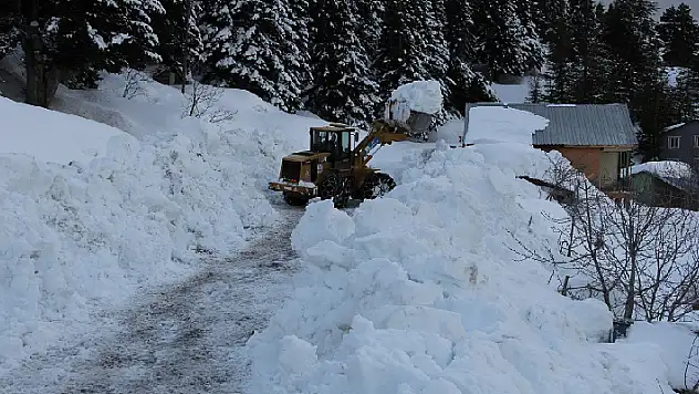 Yalıhüyük Gölcük Yaylası'nın yolları açıldı
