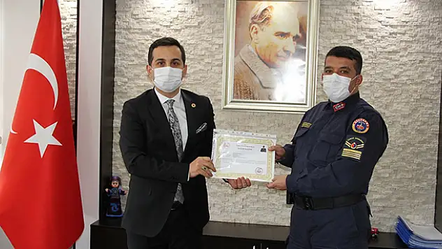 Yalıhüyük Kaymakamı Şahin'den jandarma personeline başarı belgesi
