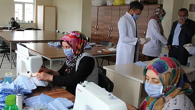 Yalıhüyük KOMEK'de maske üretimi başladı