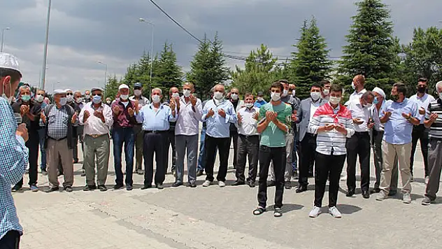 Yalıhüyük'te asker adayları dualarla uğurlandı