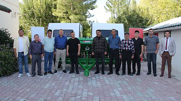 Yalıhüyük'te çiftçilere hibe ekipman verildi

