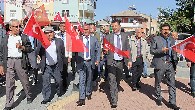 Yalıhüyük'te Cumhuriyetin 100. yılı dolayısıyla yürüyüş yapıldı
