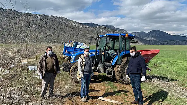 Yalıhüyük'te koronavirüse karşı çiftçiler bilgilendiriliyor