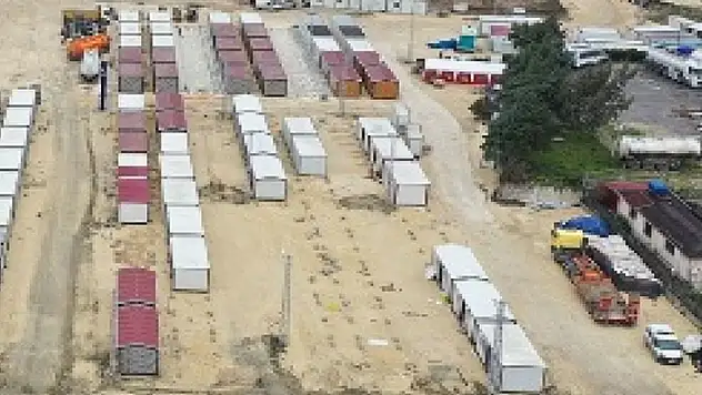 Yalıhüyük'ten Hatay'a 22 konteyner gönderildi
