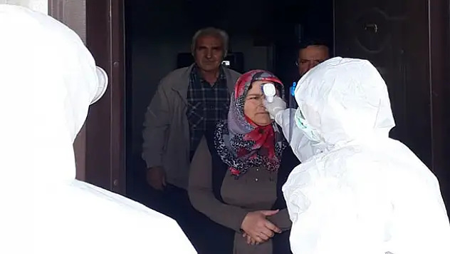 Yalıhüyük Toplum Sağlığı ekipleri sağlık taraması yapıyor
