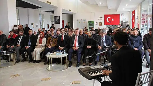 Yalıhüyük'de 'Aşkın Yalın Hali' isimli şiir dinletisi düzenlendi