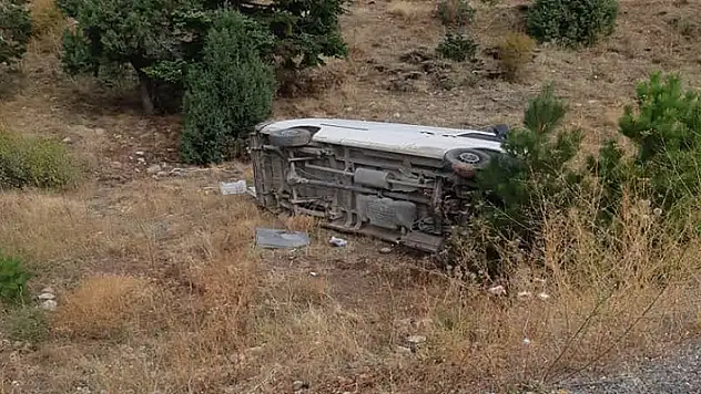 Yalıhüyük'te kontrolden çıkan araç şarampole devrildi
